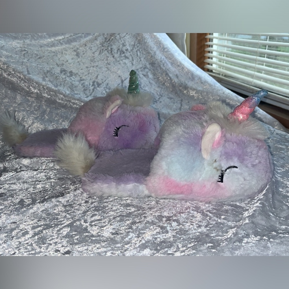 Little girl unicorn slippers